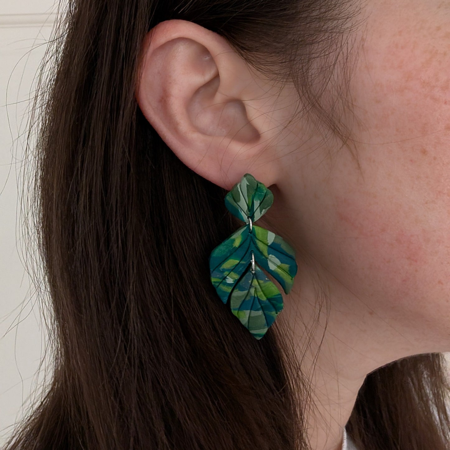Green Monstera Earrings: Lightweight Marbled Clay Leaf Dangles for Tropical Vacations and Cruises