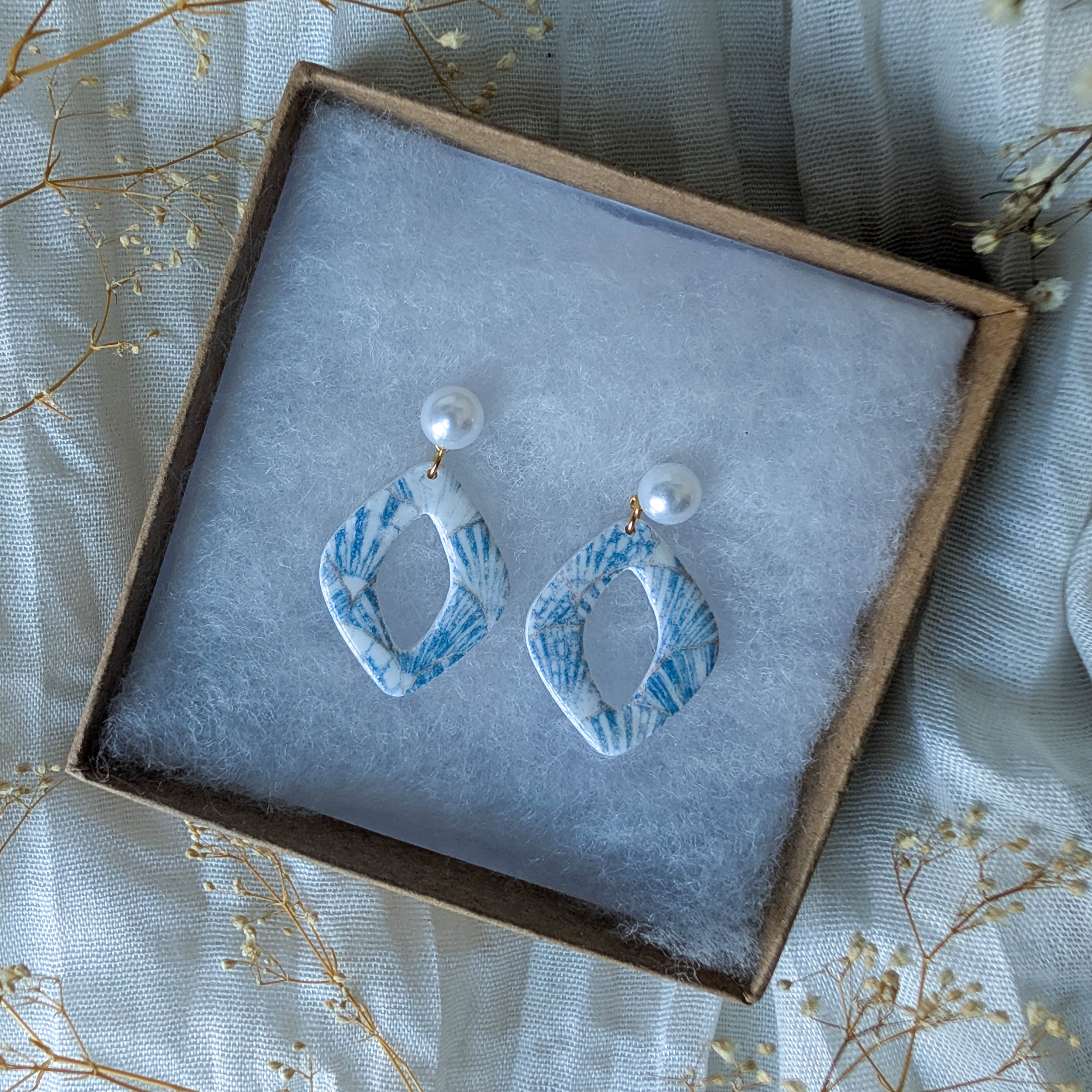 Romantic Coastal Shell Pattern Earrings